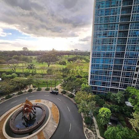 Enjoy Bgc Sunset And Golf Course View 2 Bedroom Loft With 100Mbps Internet Connection Манила Экстерьер фото