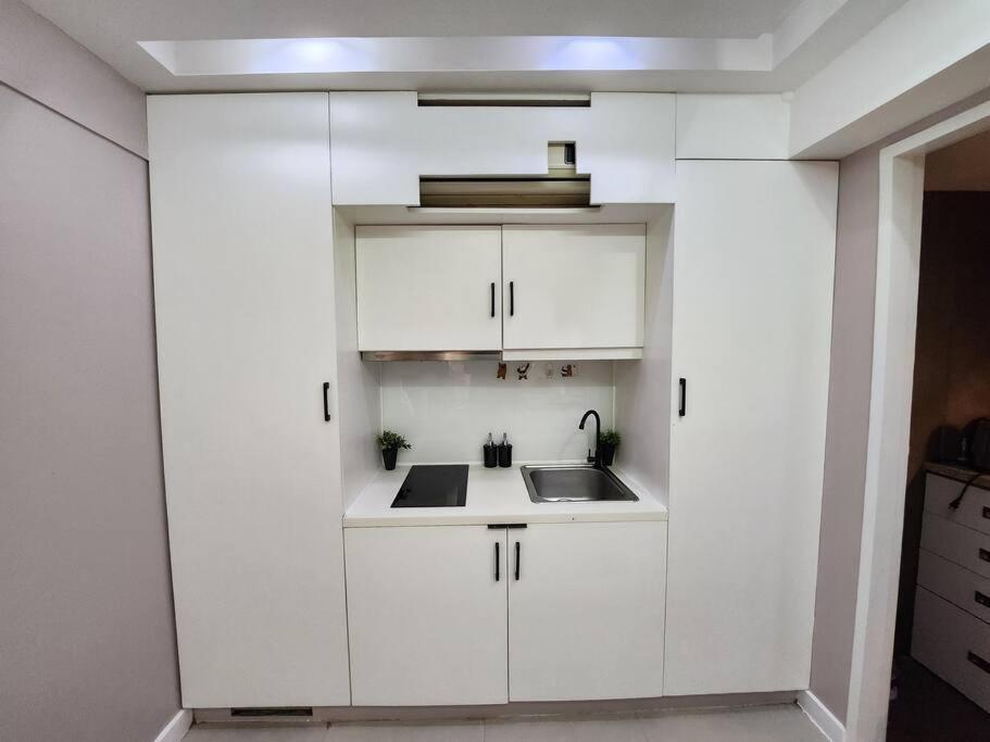 Enjoy Bgc Sunset And Golf Course View 2 Bedroom Loft With 100Mbps Internet Connection Манила Экстерьер фото