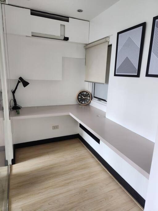 Enjoy Bgc Sunset And Golf Course View 2 Bedroom Loft With 100Mbps Internet Connection Манила Экстерьер фото